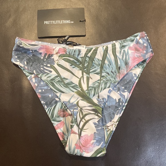 Pretty Little Thing Pale Khaki Leafy Cheeky Bum Bikini Bottom - Picture 2 of 3